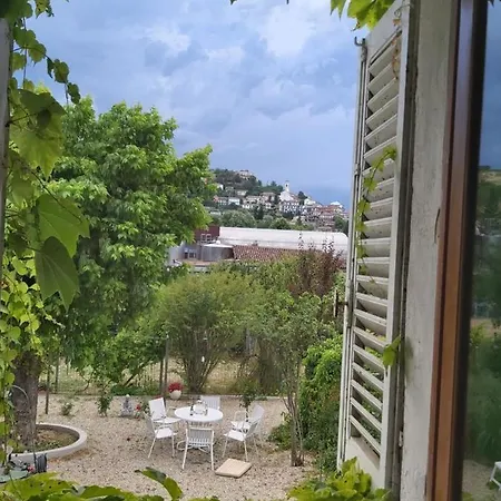 Rana Cantante Kır Evi Mombercelli